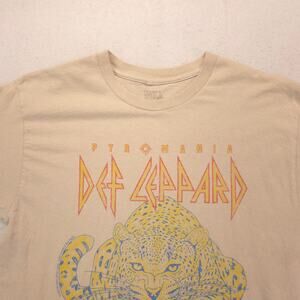 Def Leppard Band Graphic Crew Neck T Shirt Adult Mens Size Medium M Tan